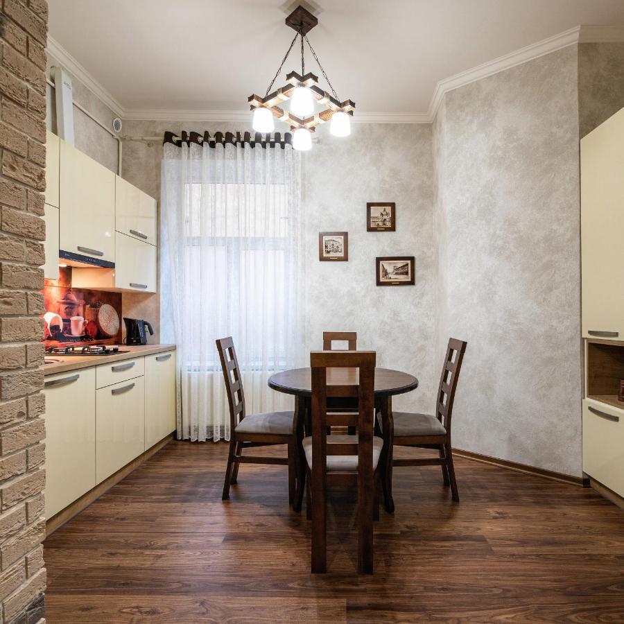 Historic Apartment Sofia In The Old Town Leópolis Exterior foto